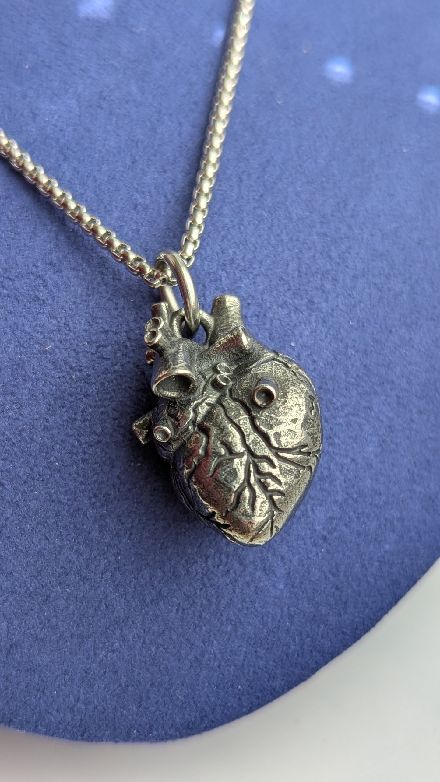 Anatomisches Herz Anhänger Halskette – Gothic Memento Mori Schmuck aus Edelstahl