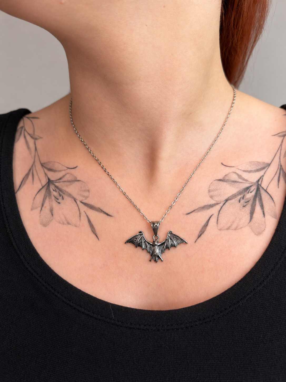 Fledermaus Halskette Silber | Bat Anhänger Edelstahl | Gothic Schmuck | Witchy Halloween Kette | Vampir Schmuck | Verstellbar 45+5cm