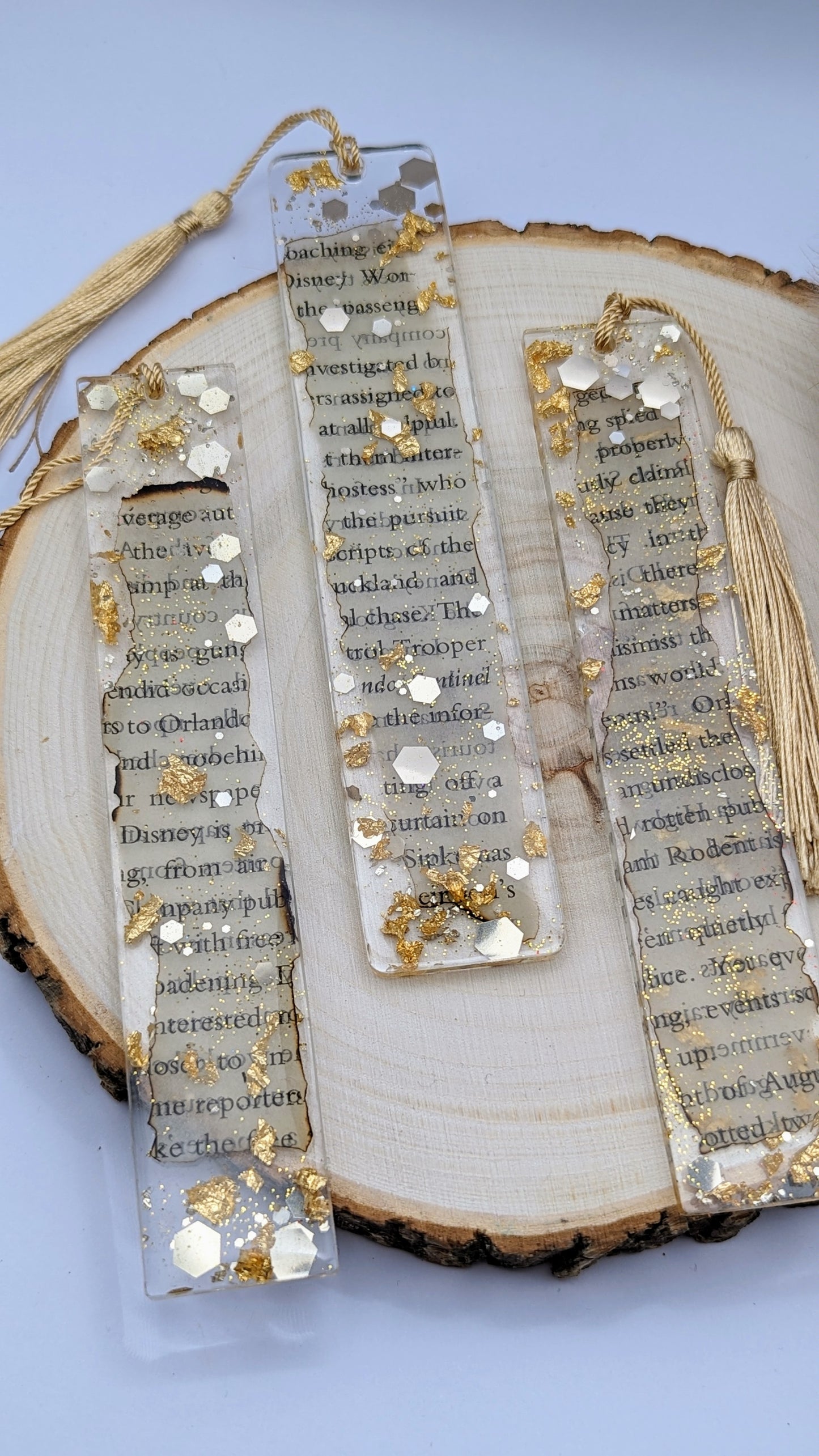 Buchseiten Lesezeichen mit Gold und Glitzer