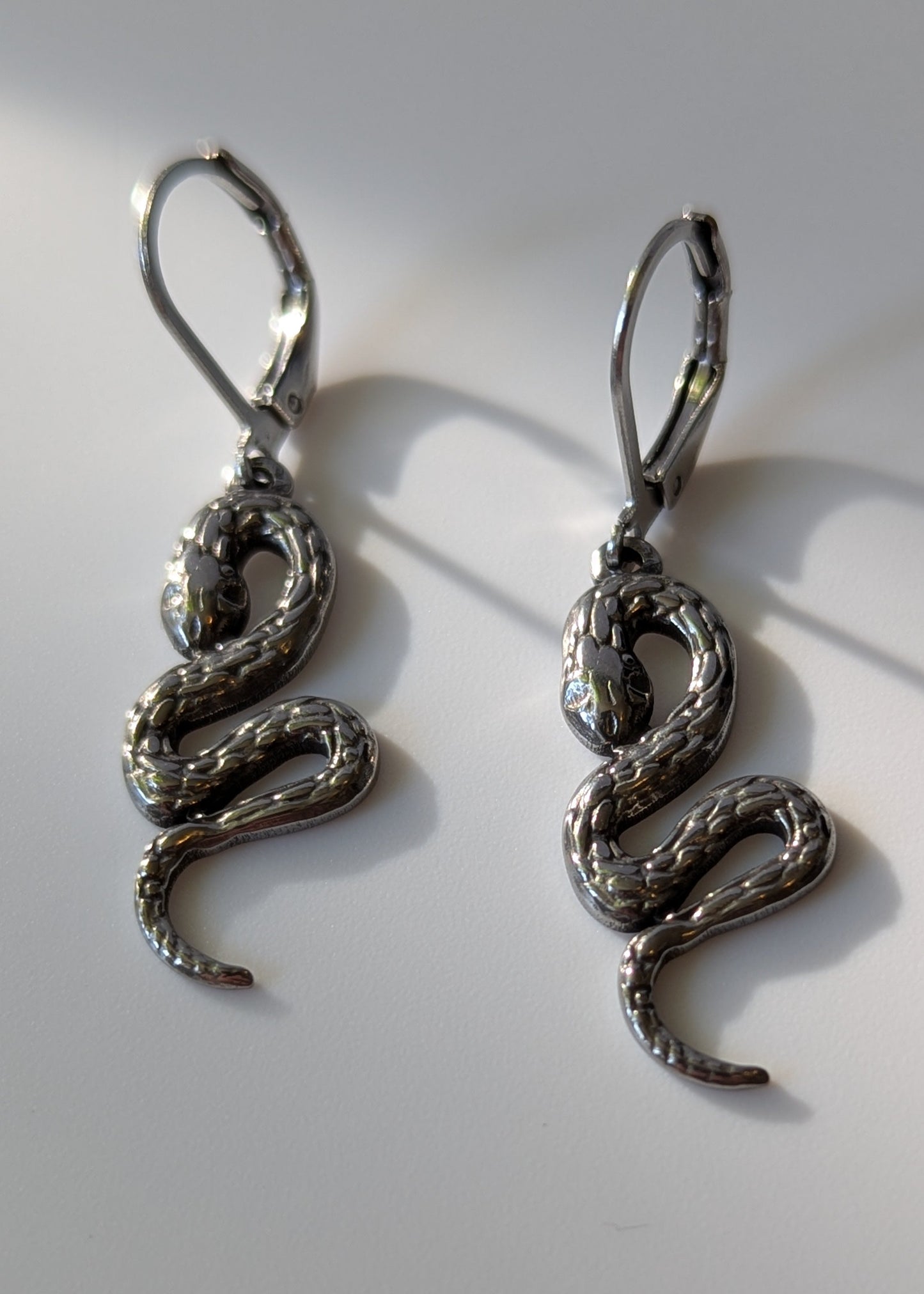 kleine Schlangen Ohrringe