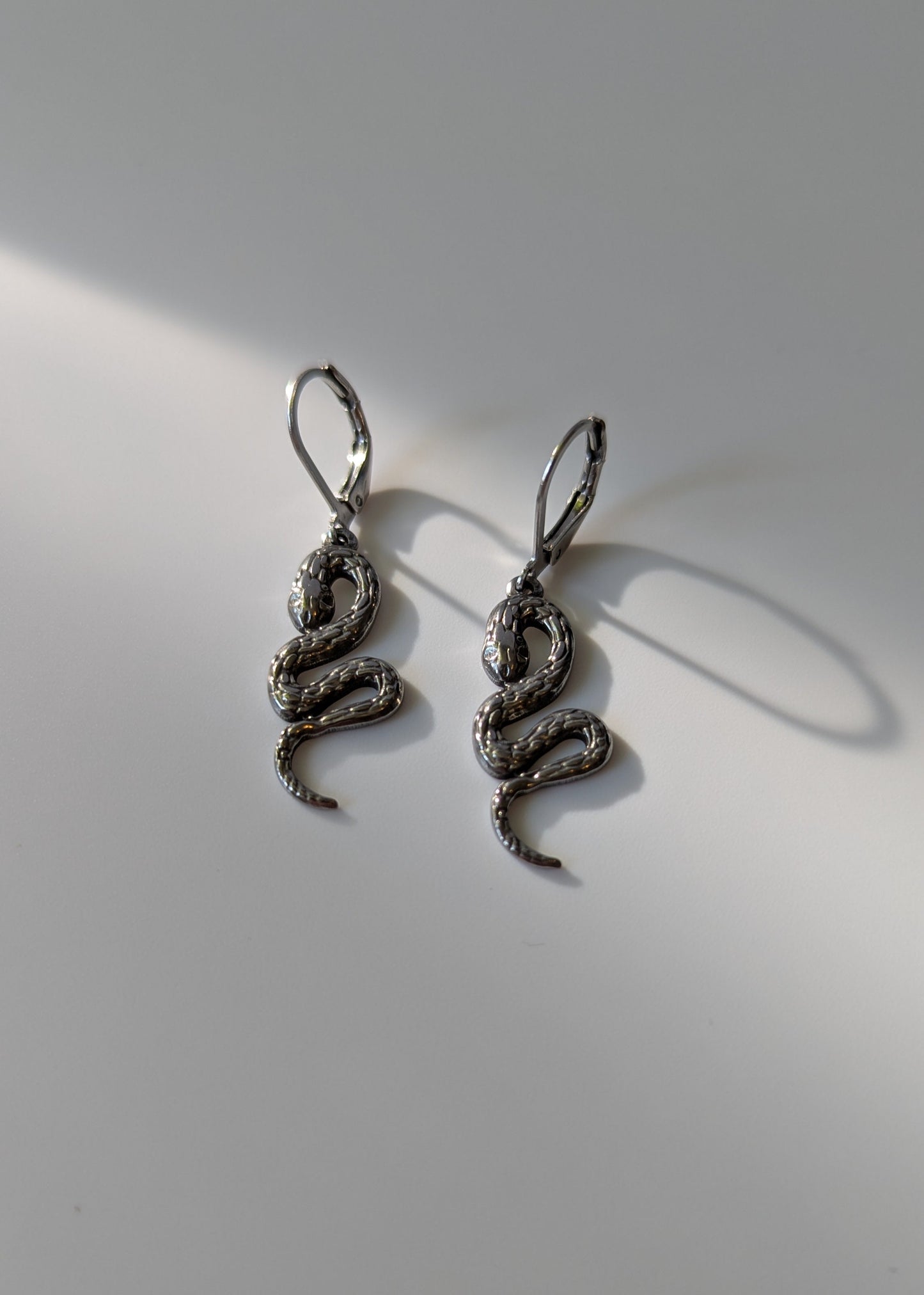 kleine Schlangen Ohrringe