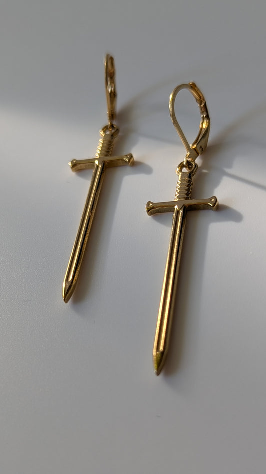 Goldene Schwert Ohrringe