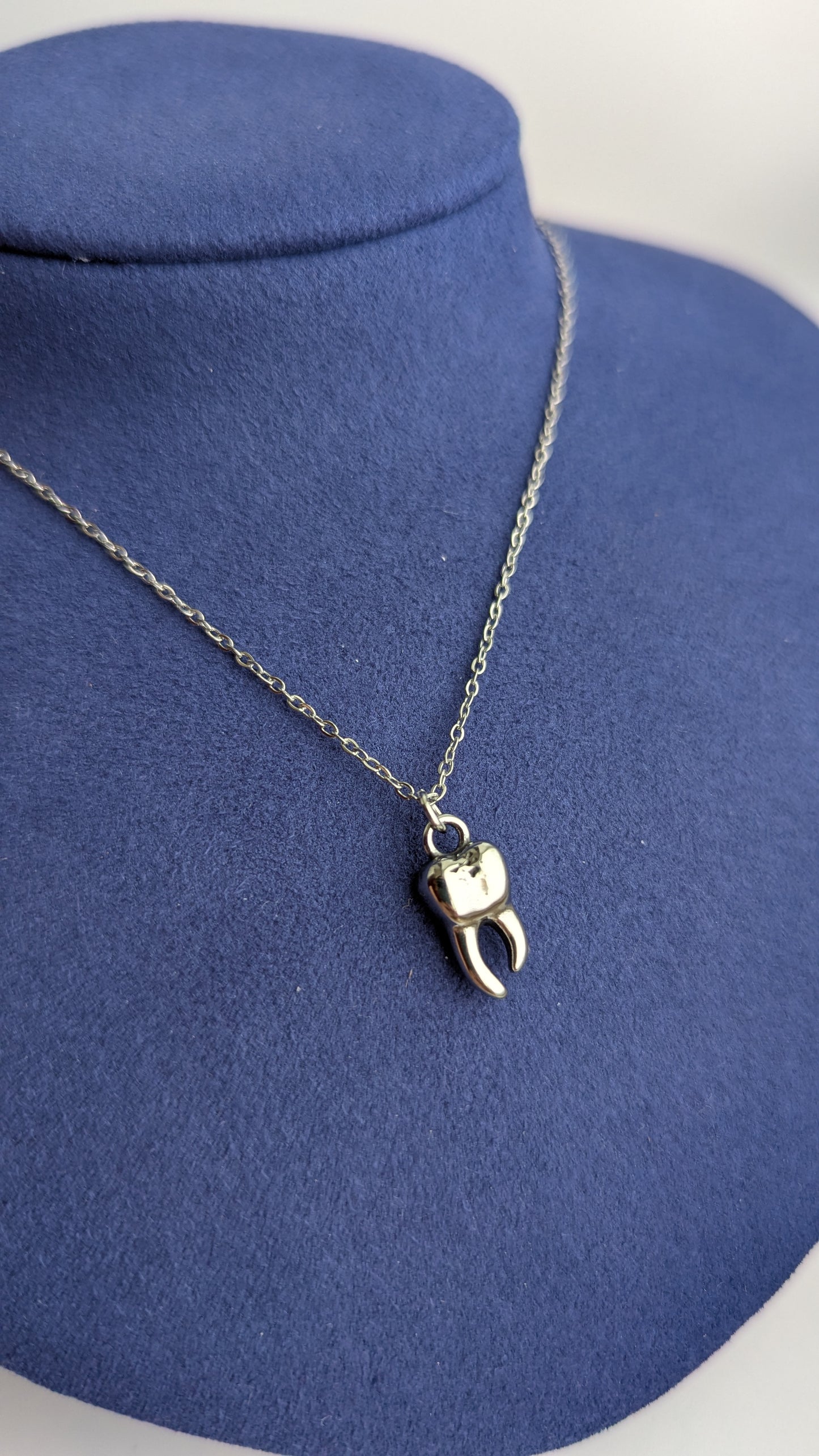 Zahn Anhänger Halskette – Gothic Oddity Schmuck aus Edelstahl
