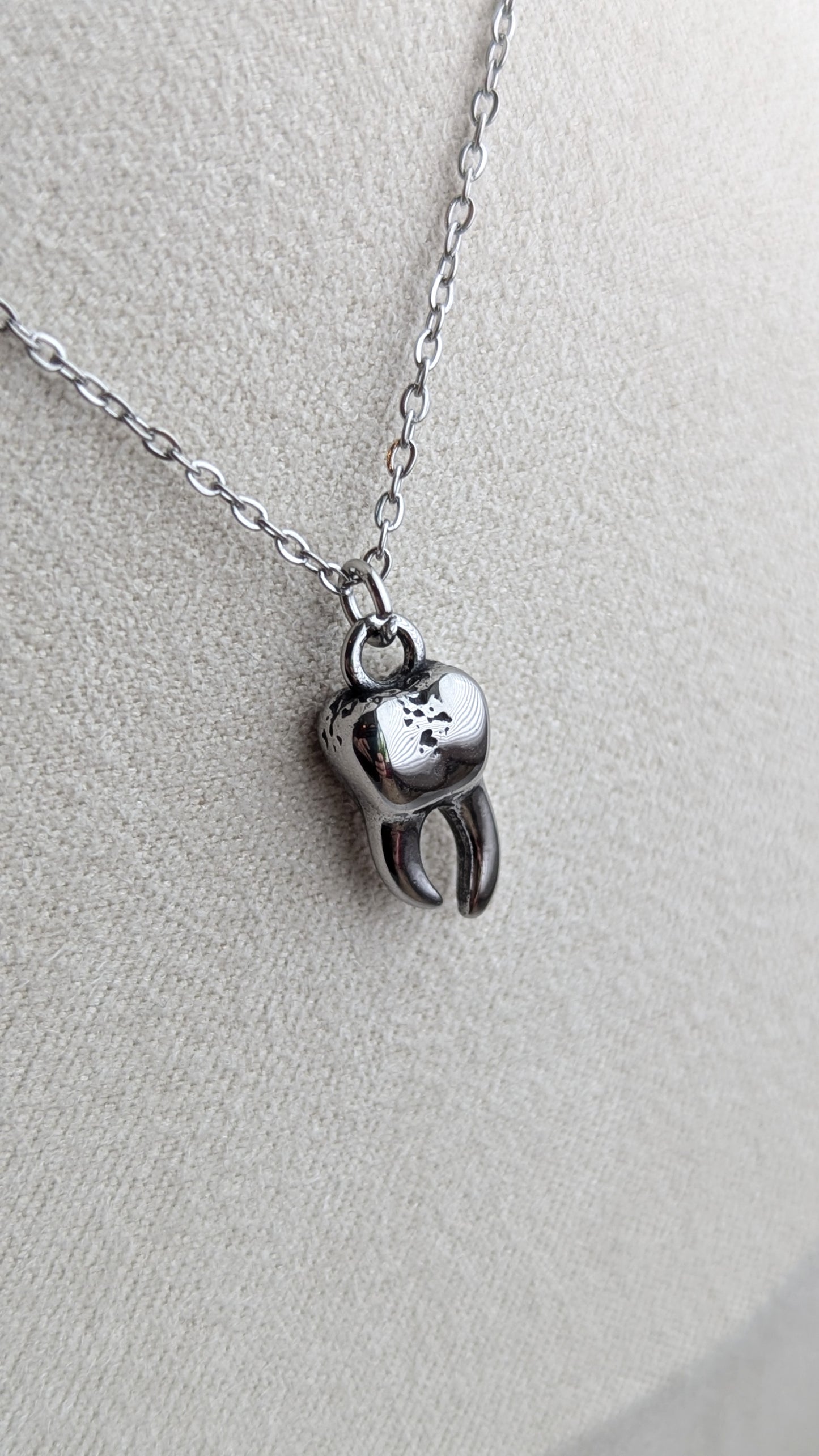 Zahn Anhänger Halskette – Gothic Oddity Schmuck aus Edelstahl