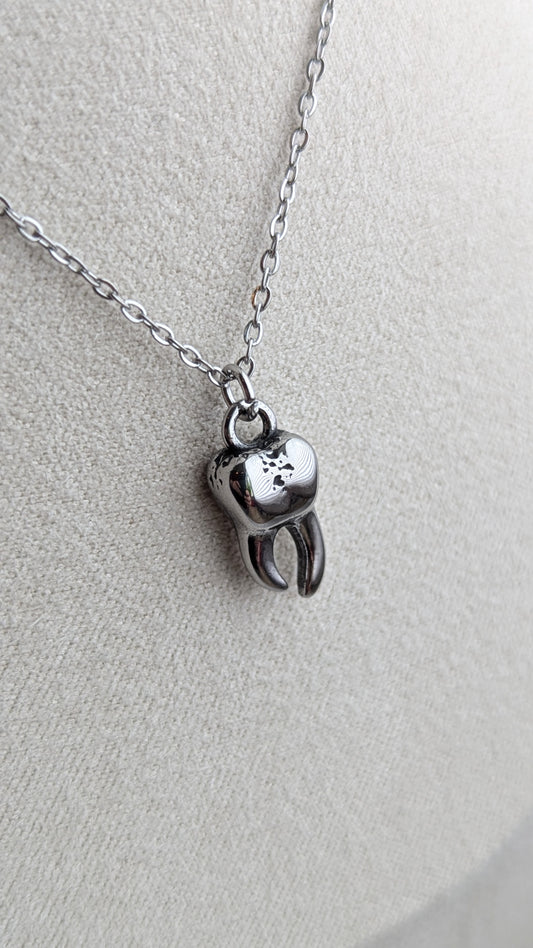 Zahn Anhänger Halskette – Gothic Oddity Schmuck aus Edelstahl