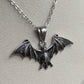 Fledermaus Halskette Silber | Bat Anhänger Edelstahl | Gothic Schmuck | Witchy Halloween Kette | Vampir Schmuck | Verstellbar 45+5cm