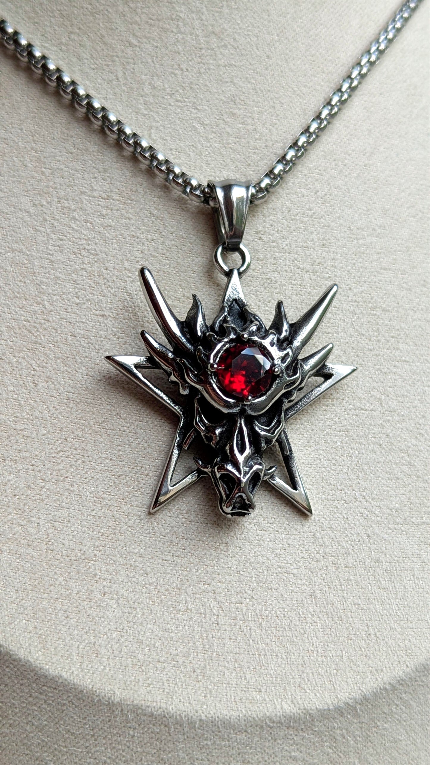 Drachen-Pentagramm Halskette – Gothic Fantasy Schmuck aus 316 Edelstahl mit rotem Glasstein