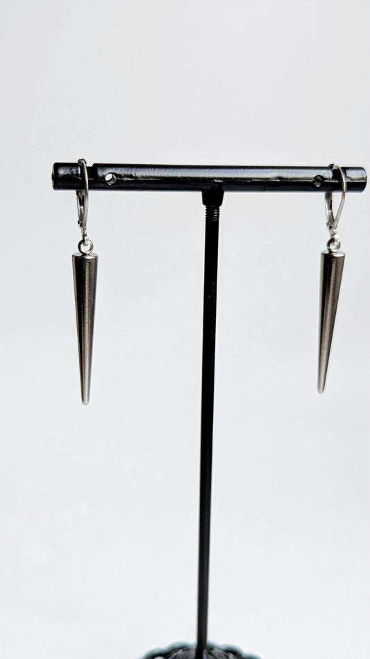 Spike Ohrringe Silber | Edelstahl | Minimalistisch Gothic | Dolch Ohrhänger | Alltagsschmuck | 4cm